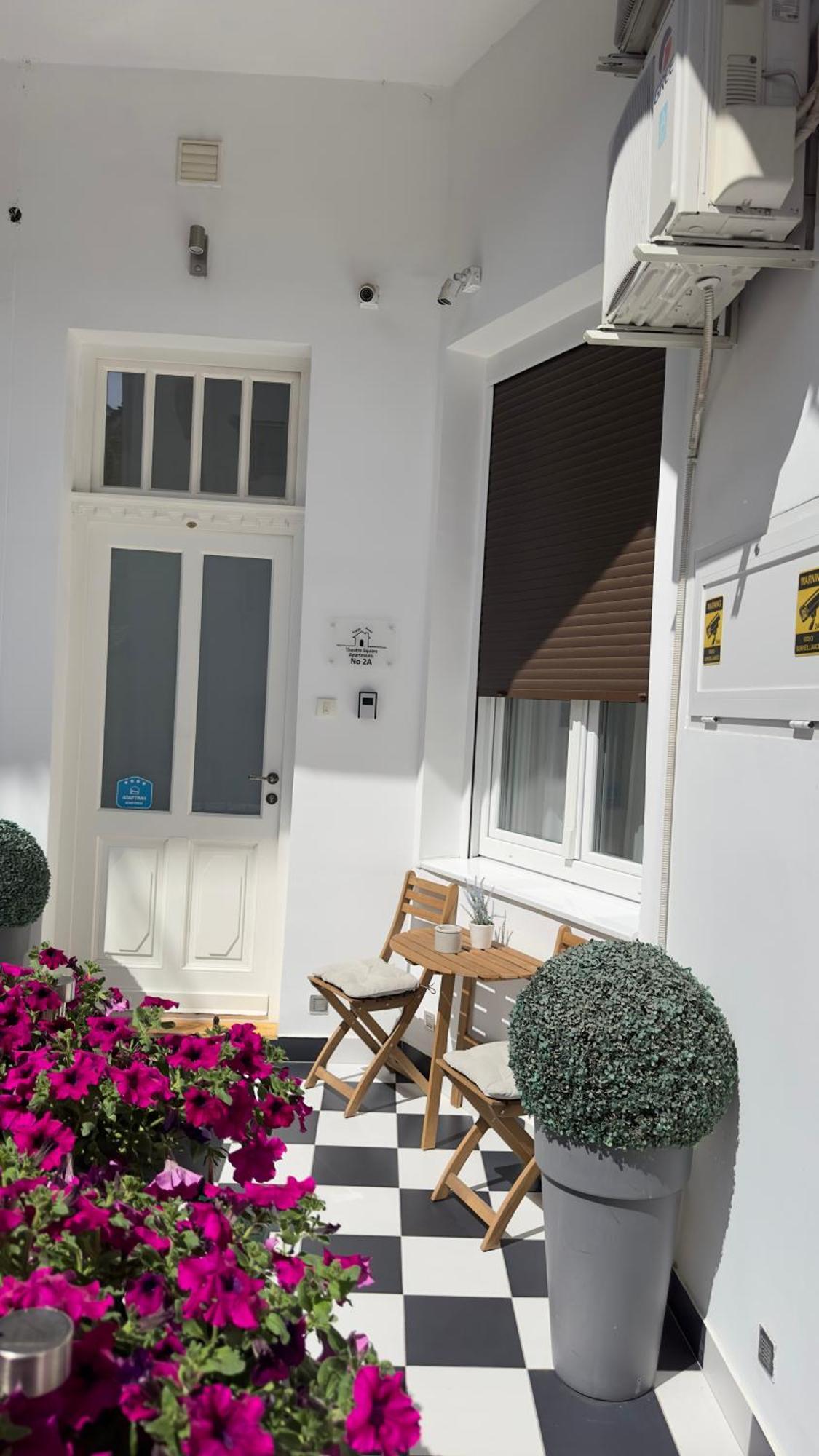 Theatre Square Apartments Novi Sad Eksteriør bilde